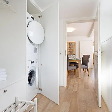 Captains Island Лист