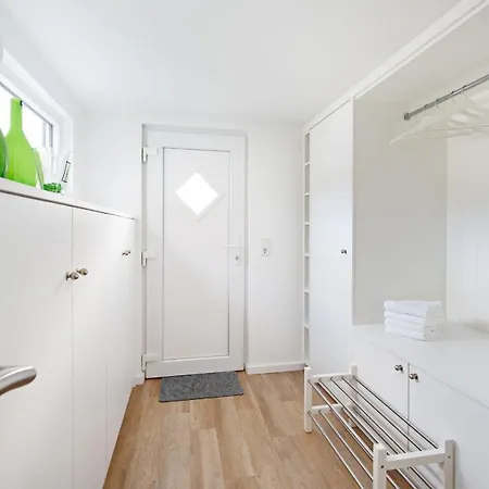 Captains Island Лист